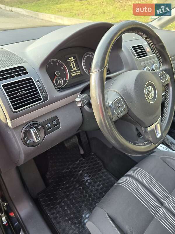 Мінівен Volkswagen Touran 2012 в Києві