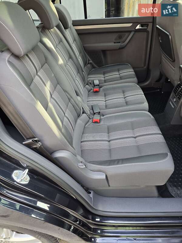 Мінівен Volkswagen Touran 2012 в Києві