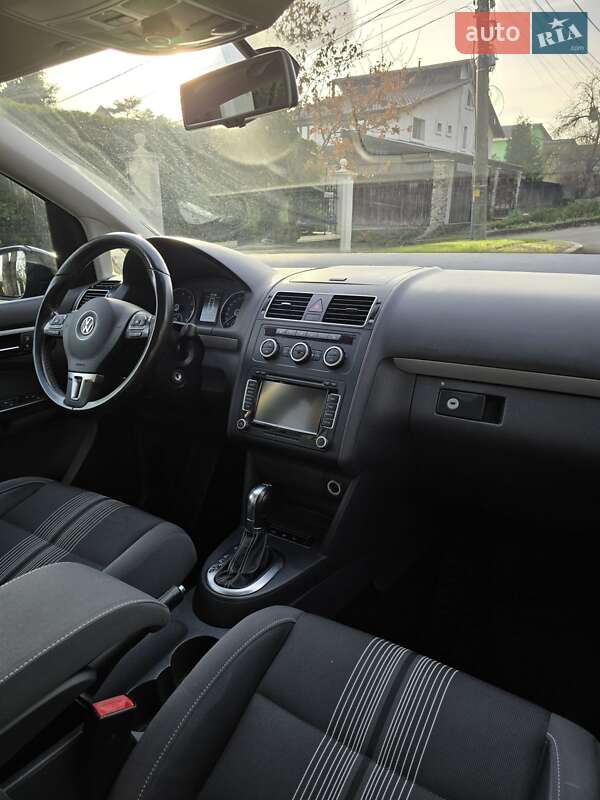 Мінівен Volkswagen Touran 2012 в Києві