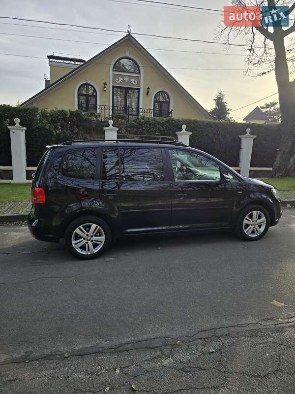 Мінівен Volkswagen Touran 2012 в Києві