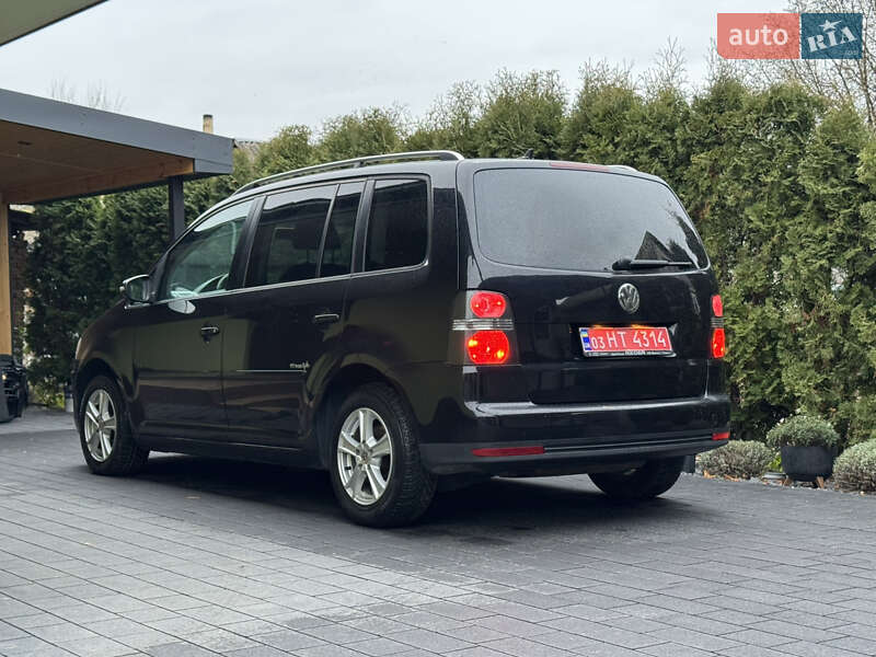 Минивэн Volkswagen Touran 2010 в Дубно