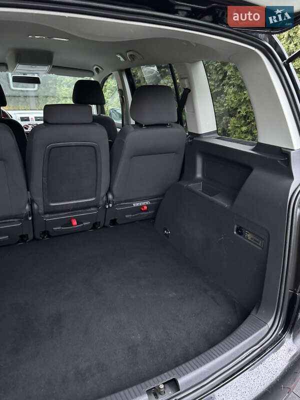 Минивэн Volkswagen Touran 2010 в Дубно