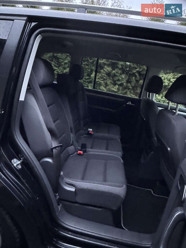 Минивэн Volkswagen Touran 2010 в Дубно