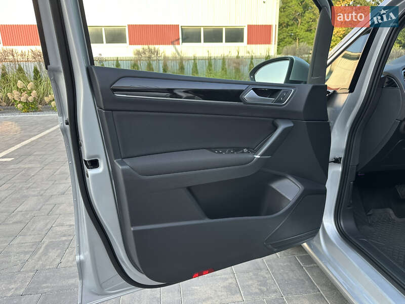 Микровэн Volkswagen Touran 2020 в Луцке