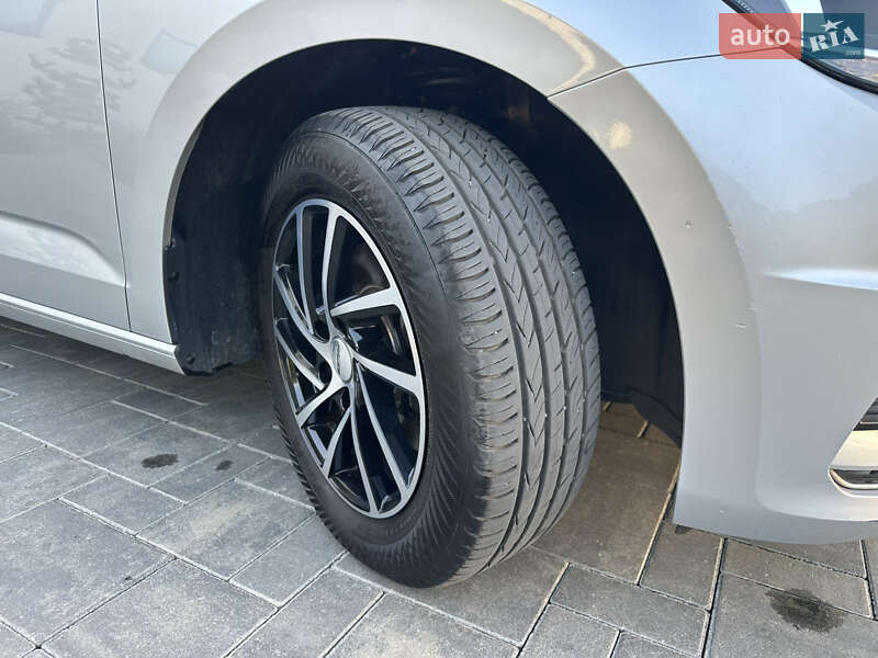 Микровэн Volkswagen Touran 2020 в Луцке