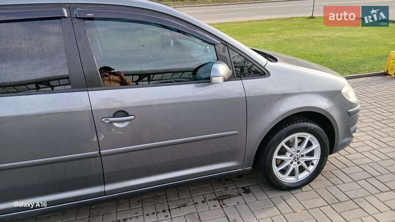 Минивэн Volkswagen Touran 2007 в Киеве