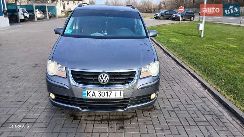 Минивэн Volkswagen Touran 2007 в Киеве