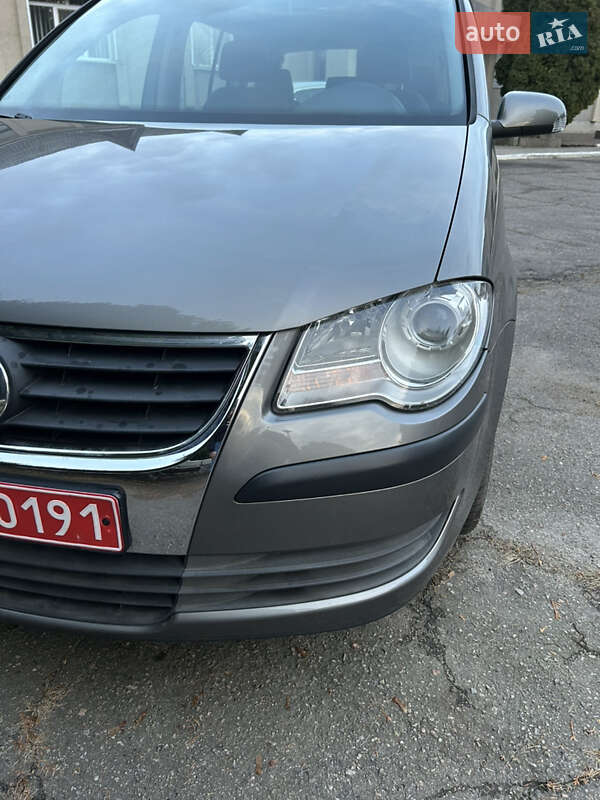 Минивэн Volkswagen Touran 2009 в Золотоноше