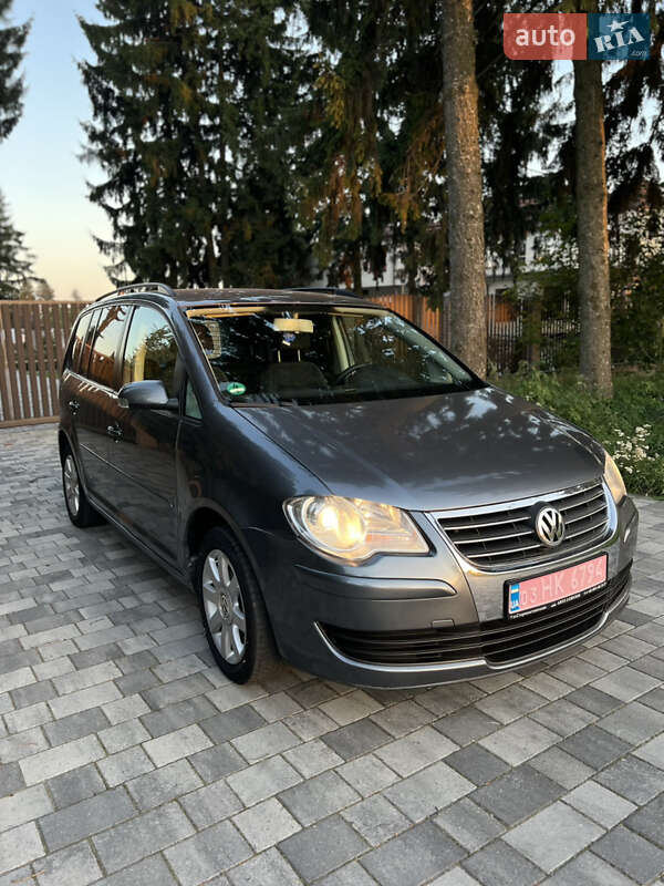 Минивэн Volkswagen Touran 2007 в Староконстантинове