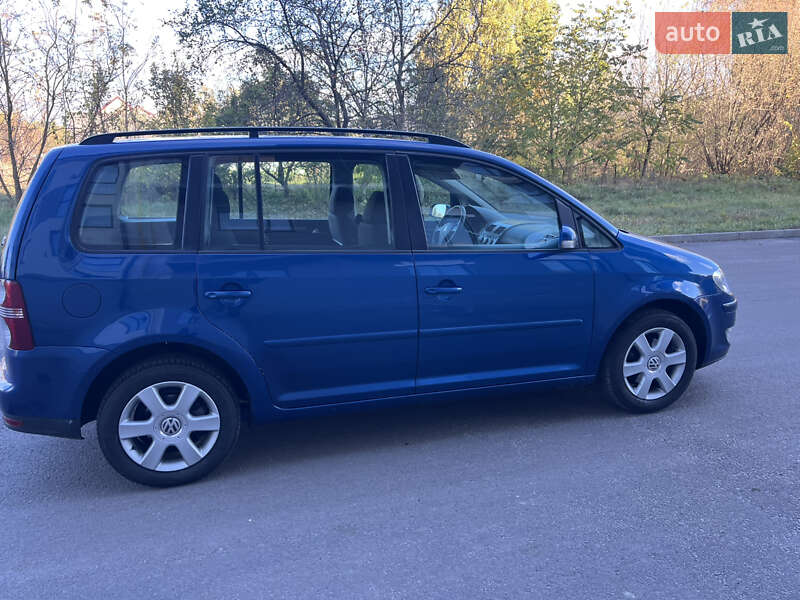 Минивэн Volkswagen Touran 2008 в Сарнах