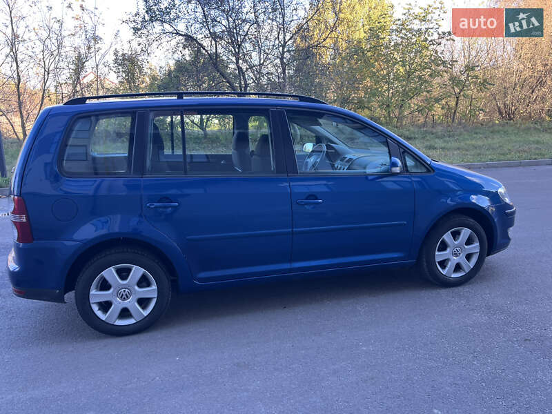 Минивэн Volkswagen Touran 2008 в Сарнах