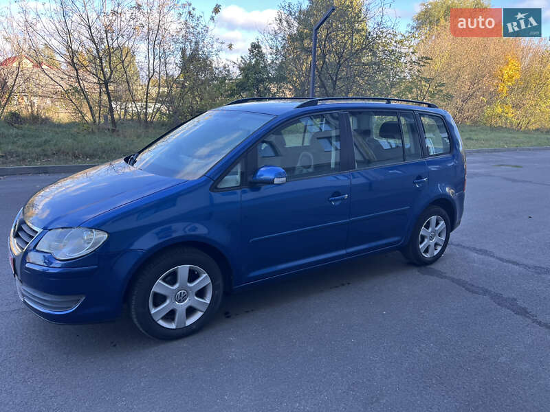 Минивэн Volkswagen Touran 2008 в Сарнах