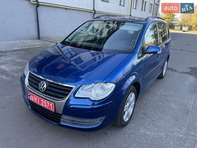 Минивэн Volkswagen Touran 2008 в Сарнах