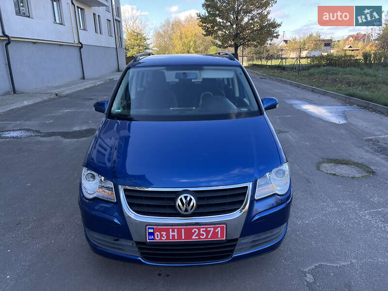 Минивэн Volkswagen Touran 2008 в Сарнах
