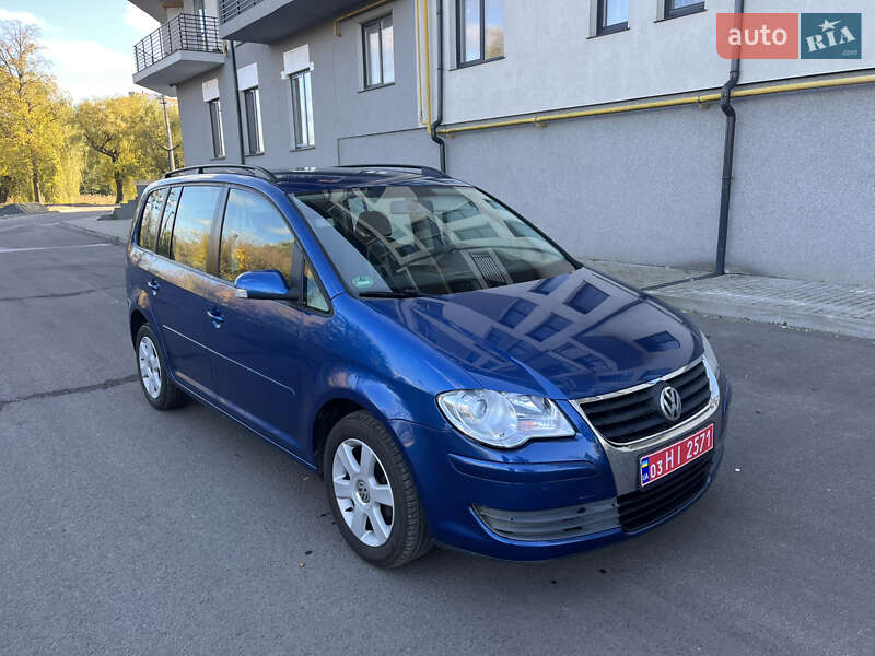 Минивэн Volkswagen Touran 2008 в Сарнах