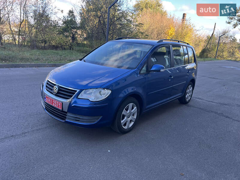 Минивэн Volkswagen Touran 2008 в Сарнах