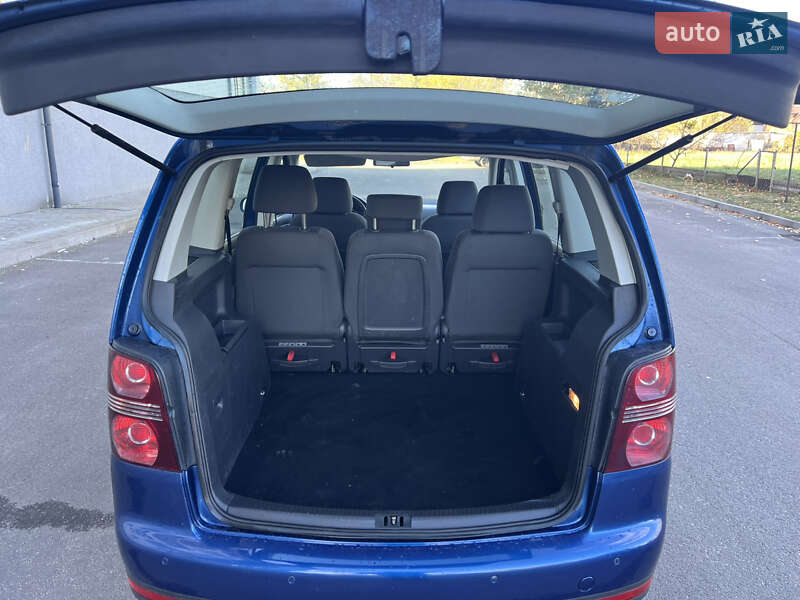 Минивэн Volkswagen Touran 2008 в Сарнах