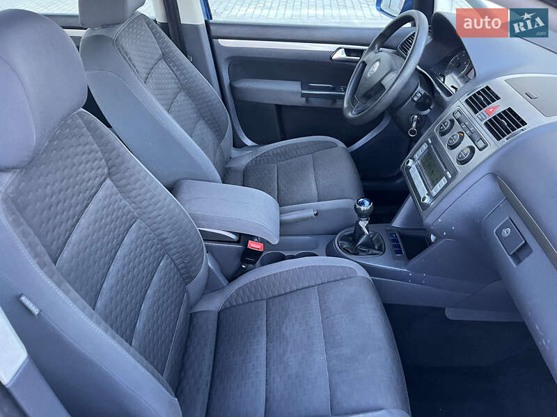 Минивэн Volkswagen Touran 2008 в Сарнах