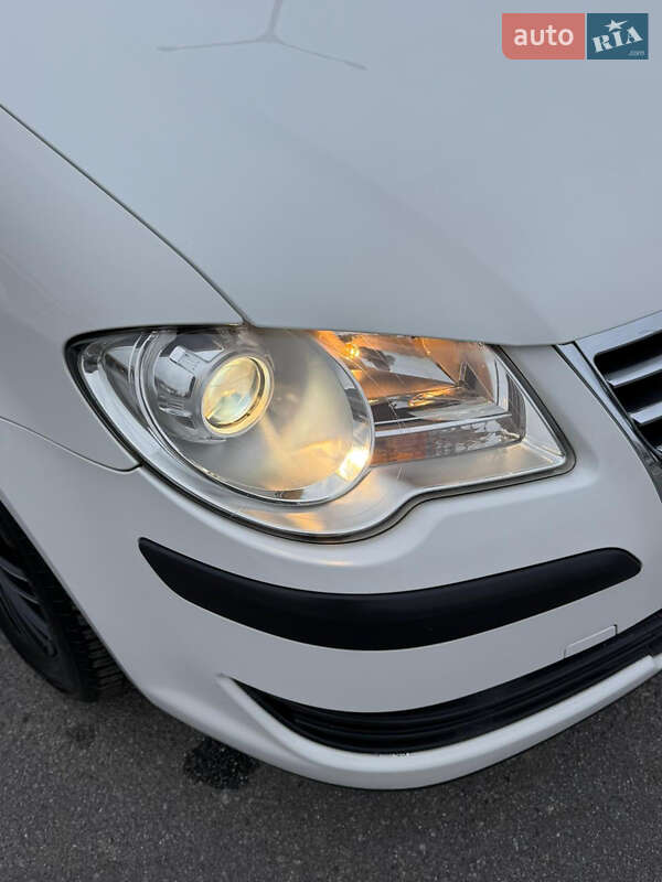 Минивэн Volkswagen Touran 2008 в Виннице