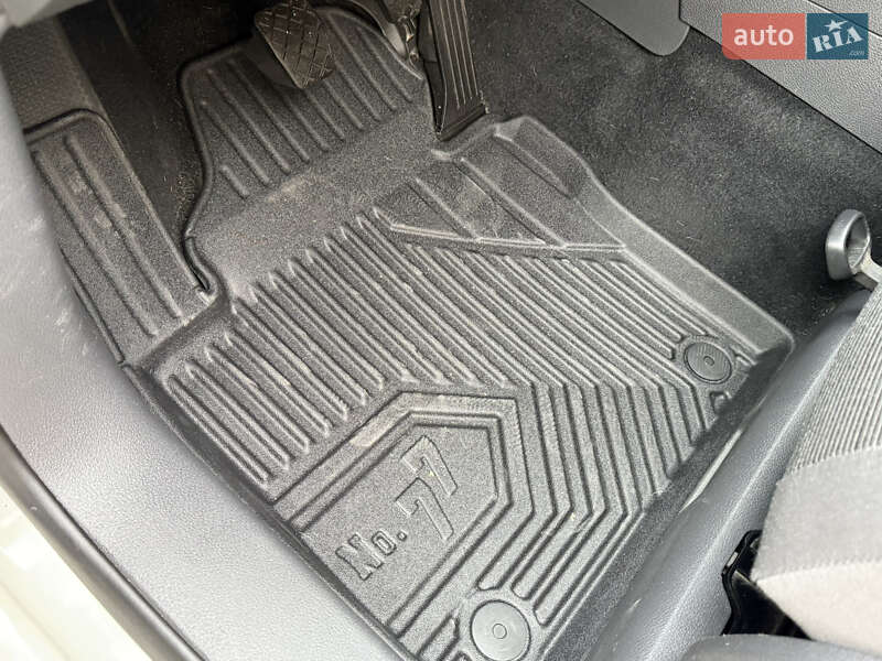 Минивэн Volkswagen Touran 2008 в Виннице