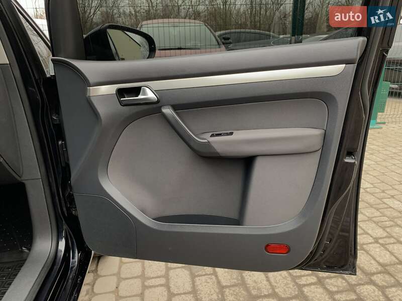 Мінівен Volkswagen Touran 2011 в Бердичеві