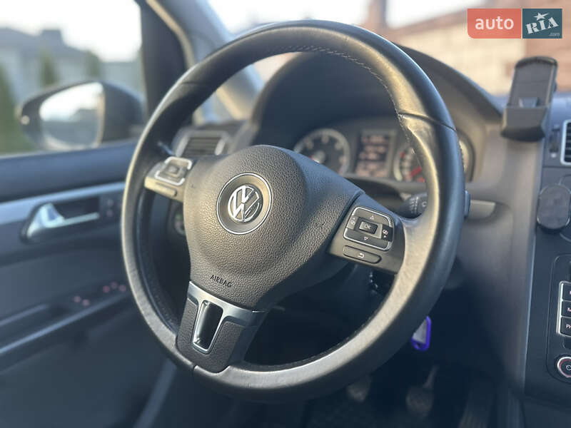 Минивэн Volkswagen Touran 2014 в Ровно