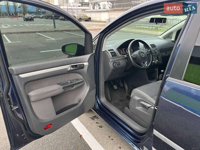 Минивэн Volkswagen Touran 2011 в Киеве