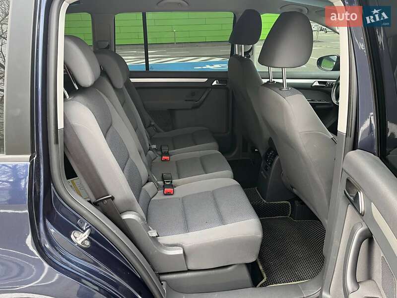 Минивэн Volkswagen Touran 2011 в Киеве