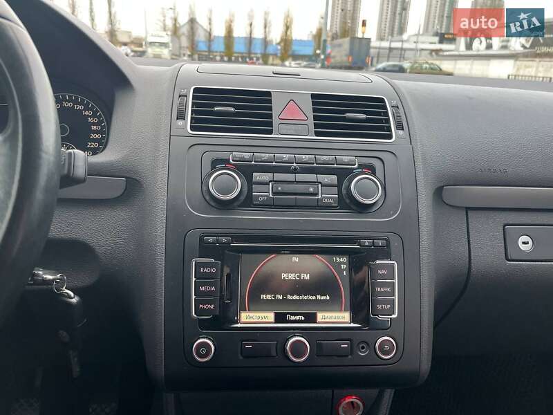 Минивэн Volkswagen Touran 2011 в Киеве