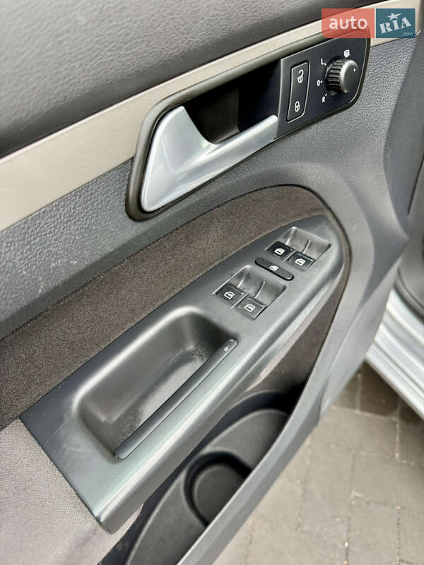 Мінівен Volkswagen Touran 2009 в Лубнах