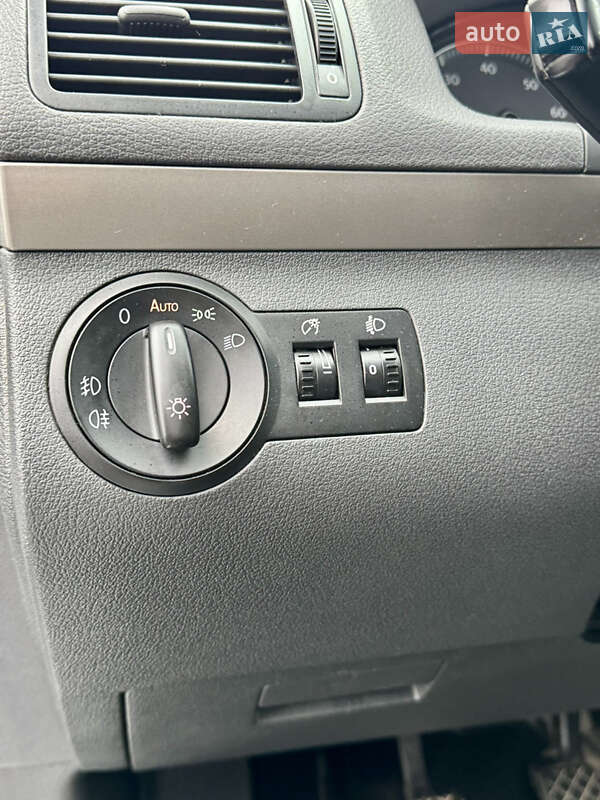 Мінівен Volkswagen Touran 2009 в Лубнах