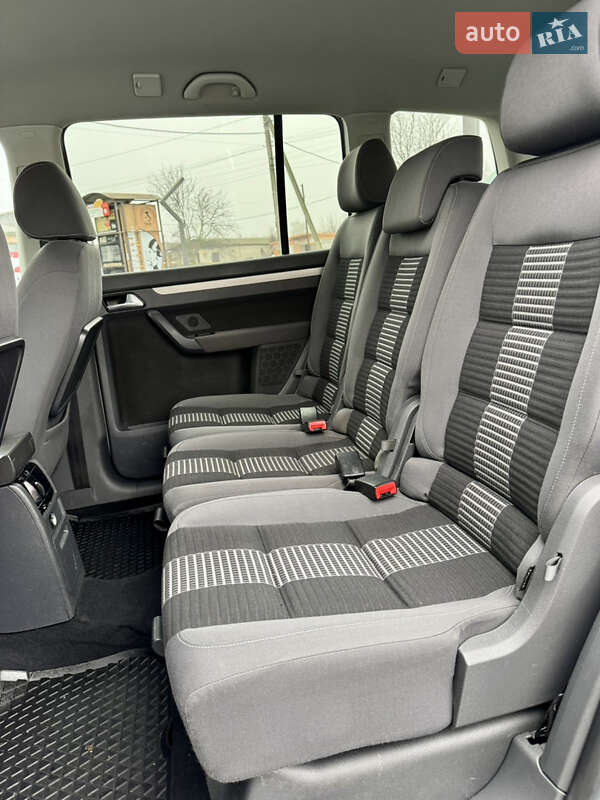 Мінівен Volkswagen Touran 2009 в Лубнах