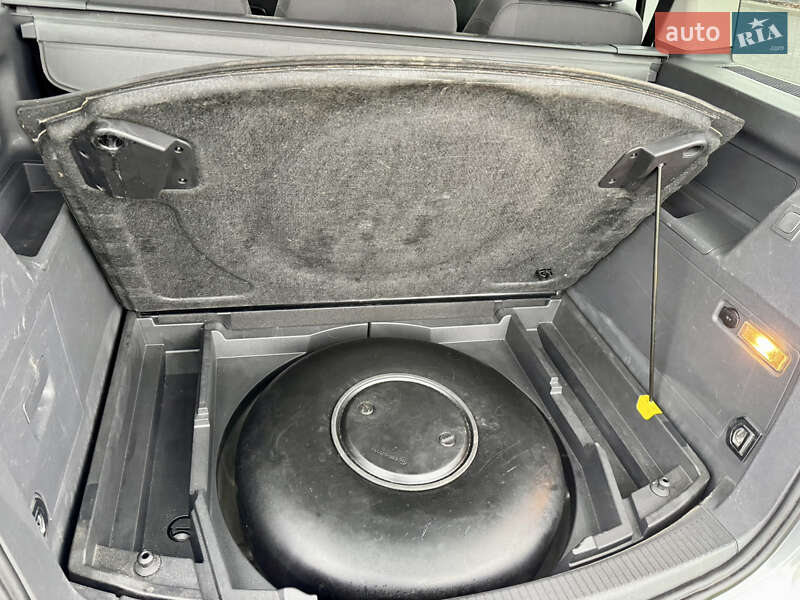 Мінівен Volkswagen Touran 2009 в Лубнах