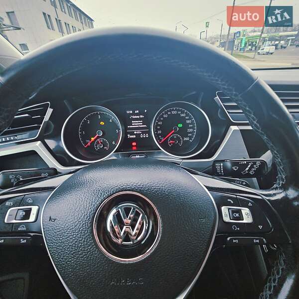 Микровэн Volkswagen Touran 2017 в Ивано-Франковске