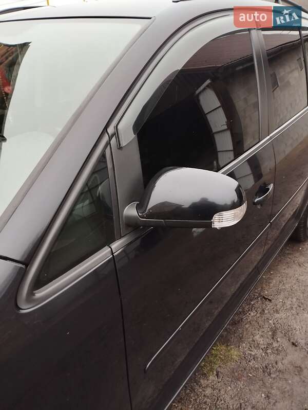 Минивэн Volkswagen Touran 2008 в Луцке