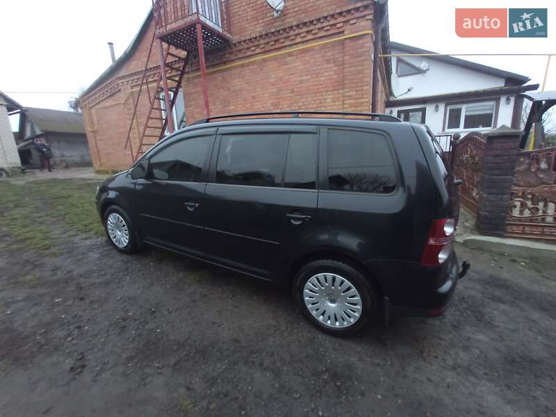 Минивэн Volkswagen Touran 2008 в Луцке
