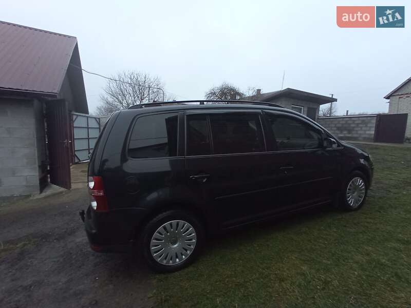 Минивэн Volkswagen Touran 2008 в Луцке