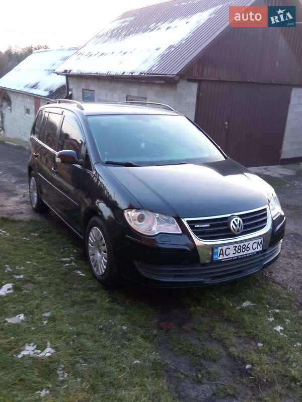Минивэн Volkswagen Touran 2008 в Луцке