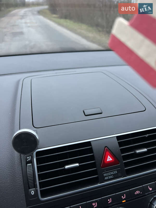 Мінівен Volkswagen Touran 2012 в Рівному