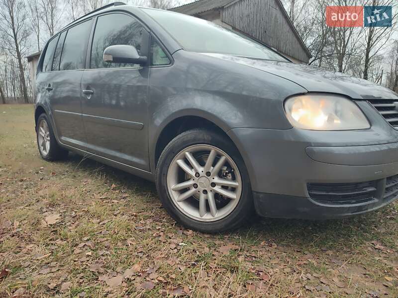 Минивэн Volkswagen Touran 2004 в Ратным