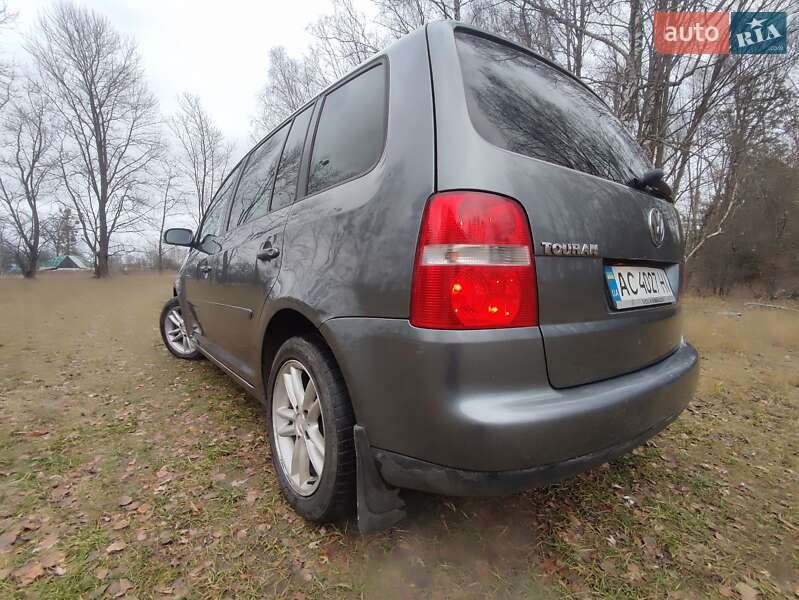 Минивэн Volkswagen Touran 2004 в Ратным