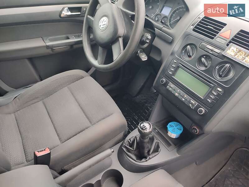 Минивэн Volkswagen Touran 2004 в Ратным