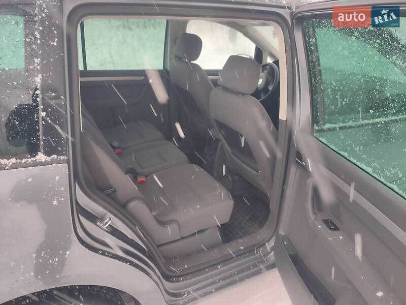 Минивэн Volkswagen Touran 2004 в Ратным