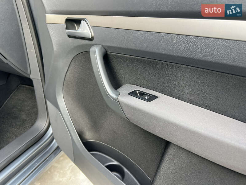 Минивэн Volkswagen Touran 2007 в Лубнах