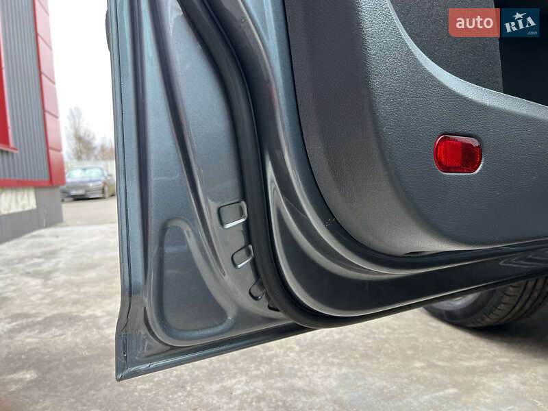 Минивэн Volkswagen Touran 2007 в Лубнах