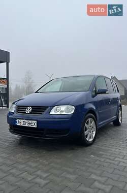 Минивэн Volkswagen Touran 2005 в Шацке