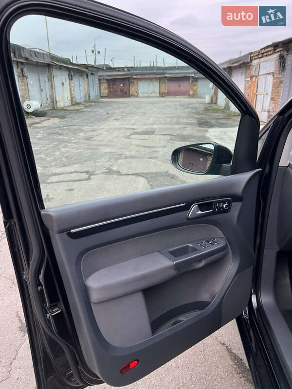 Мінівен Volkswagen Touran 2014 в Києві