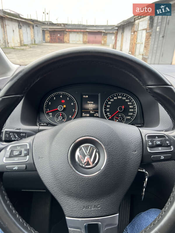 Мінівен Volkswagen Touran 2014 в Києві