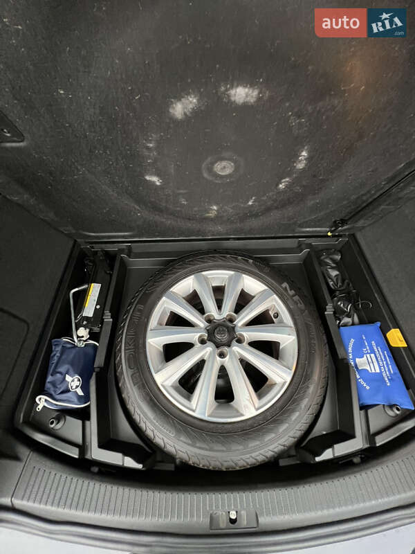 Мінівен Volkswagen Touran 2014 в Києві