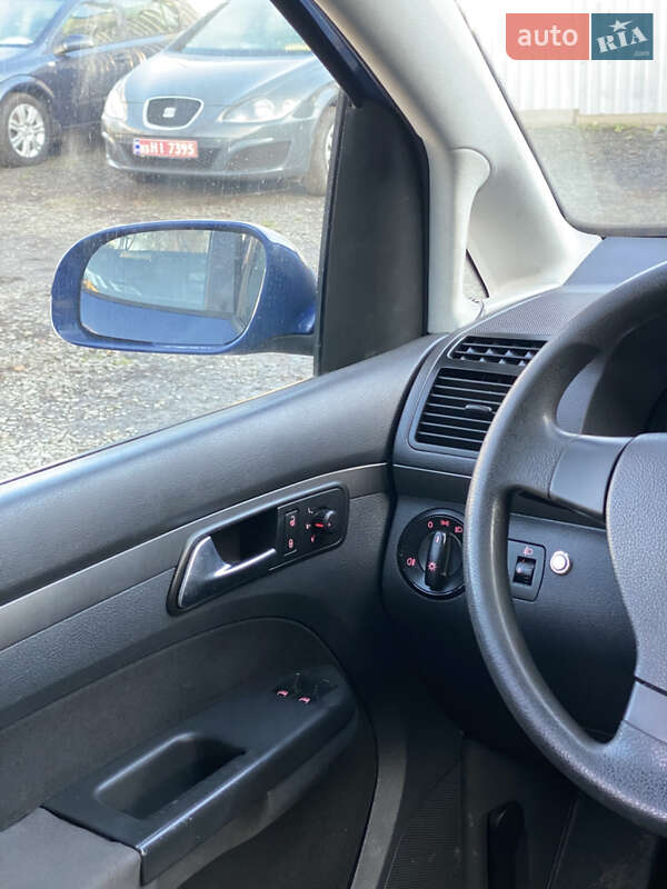 Минивэн Volkswagen Touran 2006 в Луцке